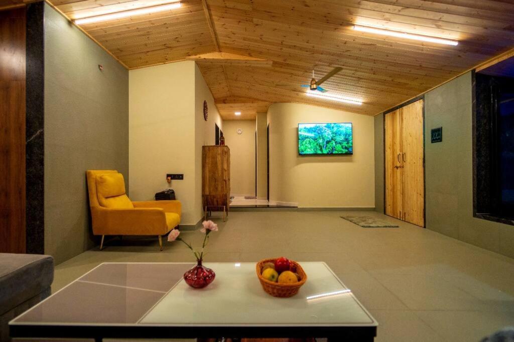 Spicy Mango Lakeside Abode - Luxurious Villa In Pawana Lonavala Exterior photo